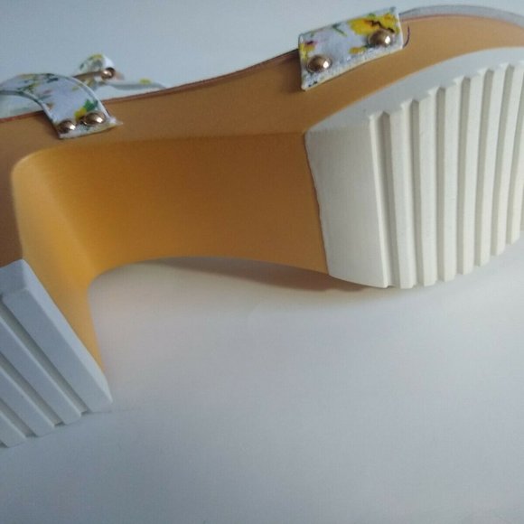 NEW MADDEN GIRL BY STEVE MADDEN Yellow Flowers Sandals - Picture 5 of 5